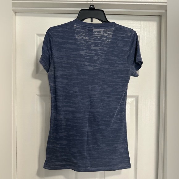 Obey. Size L. Deep V. - Picture 3 of 3